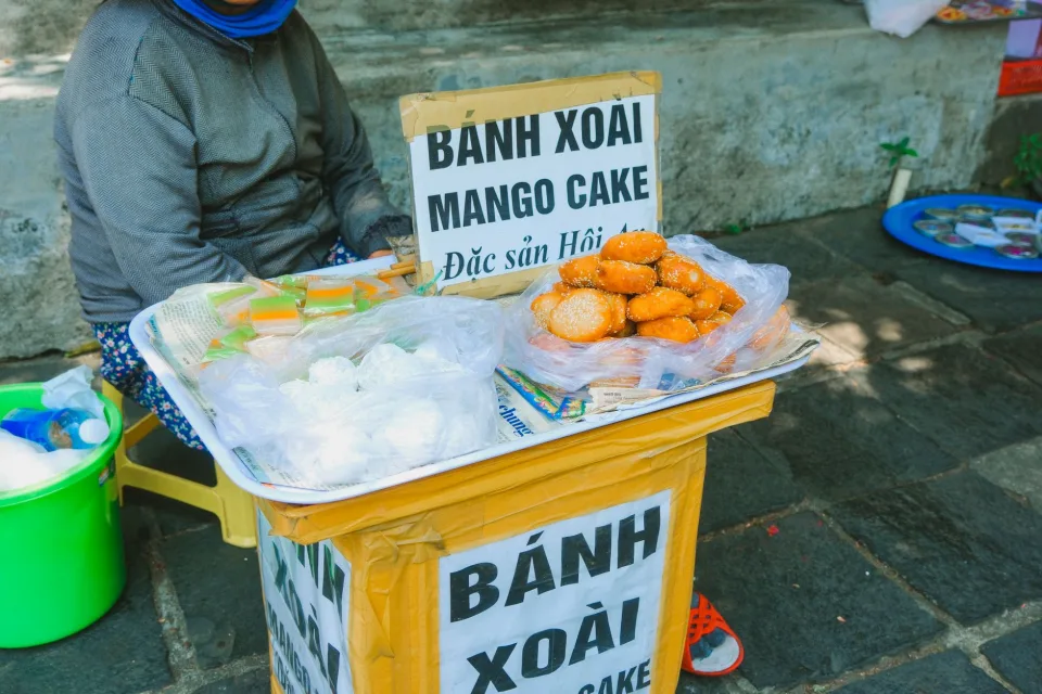Bàn ăn tại Võ Thị Anh Trúc